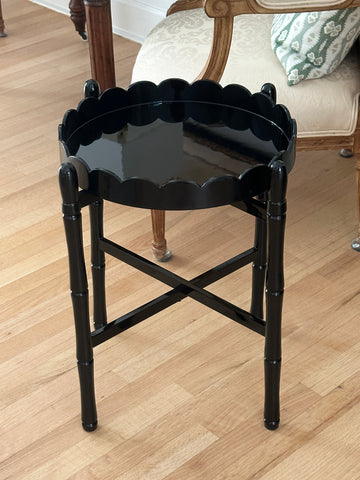 SCALLOP BLACK TRAY TABLE